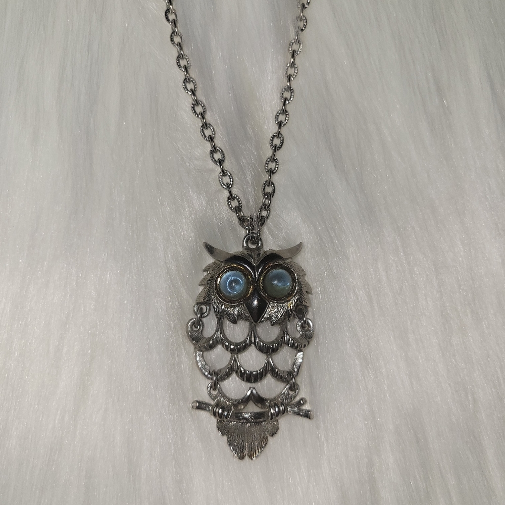Silver tone owl pendant necklace